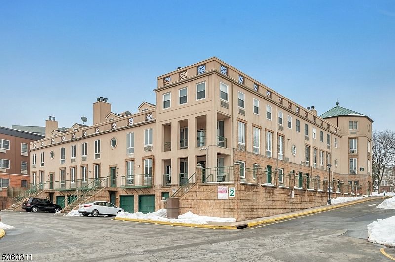 1st image of 50 Pine St APT 211