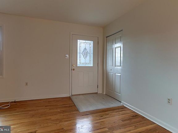 4th image of 18 Laurel Dr