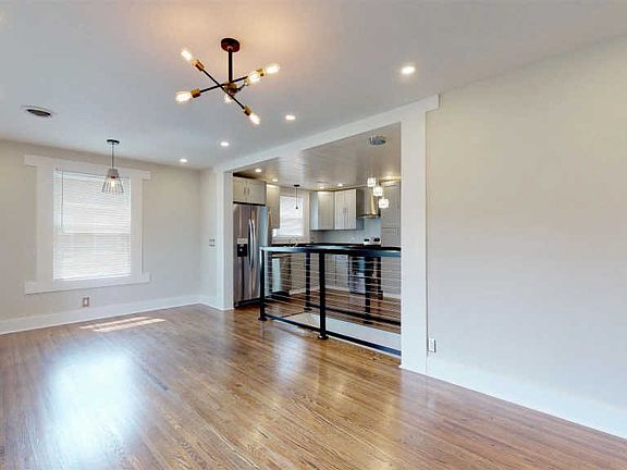 3rd image of 2132 Elm Hill Pike
