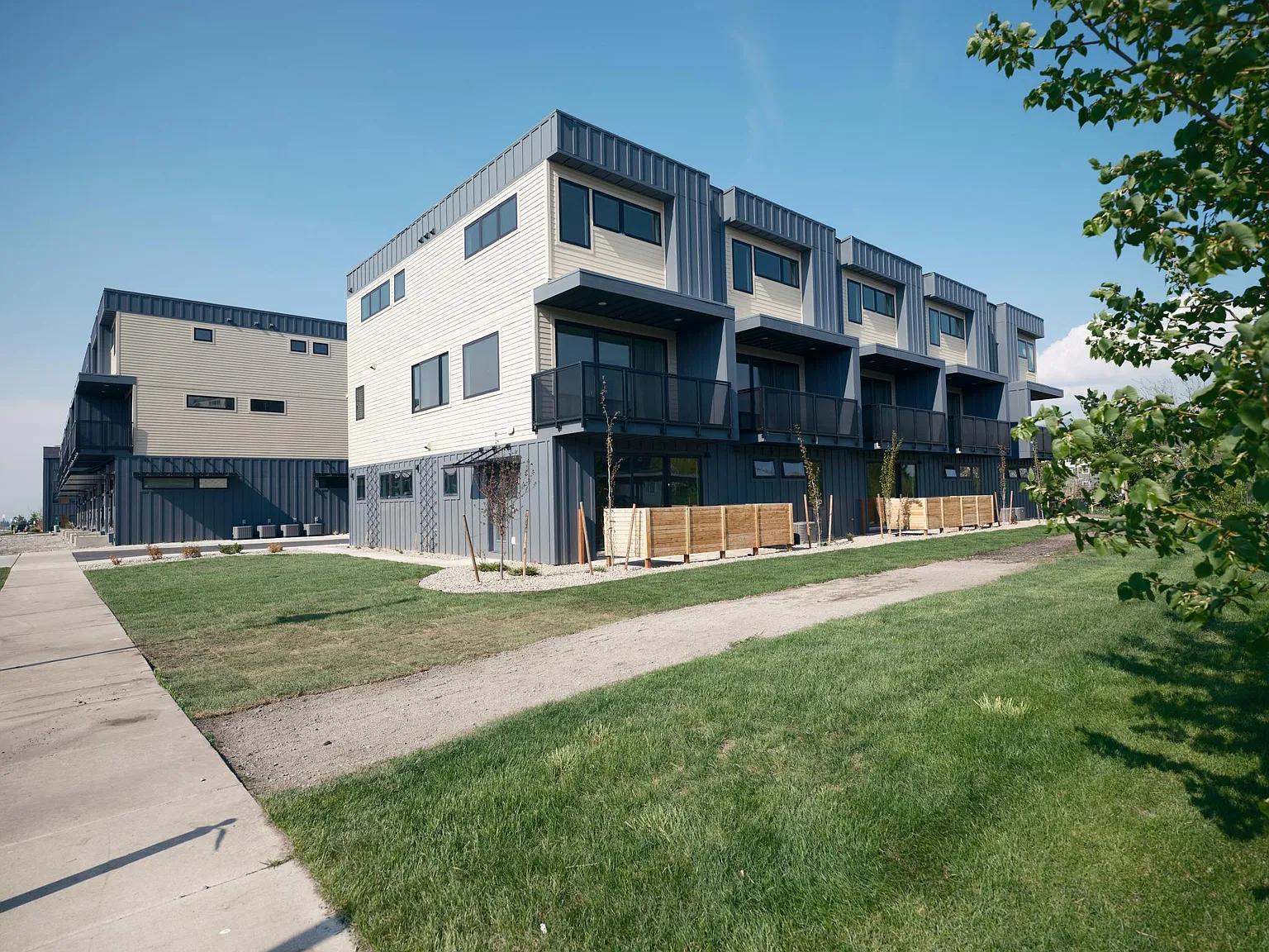 2 bed, 1440 sqft, $2,550 — Photo 2