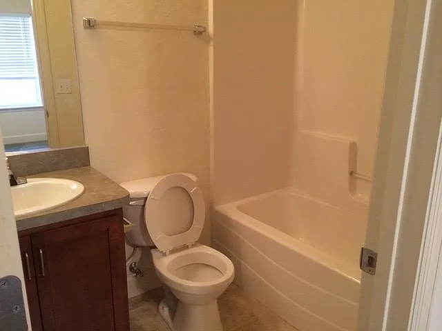 2951 SW 35th Pl — Photo 8
