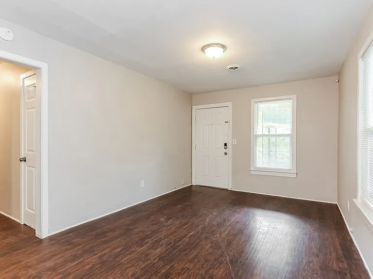 2969 Myra St — Photo 3