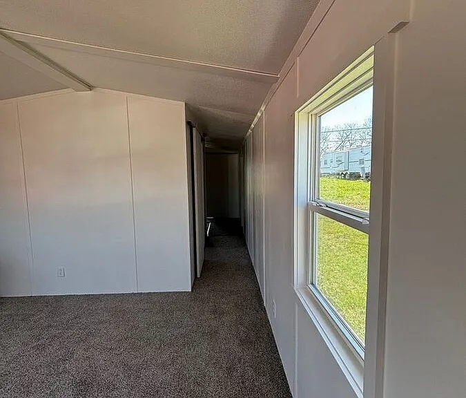 108 Court Dr — Photo 2