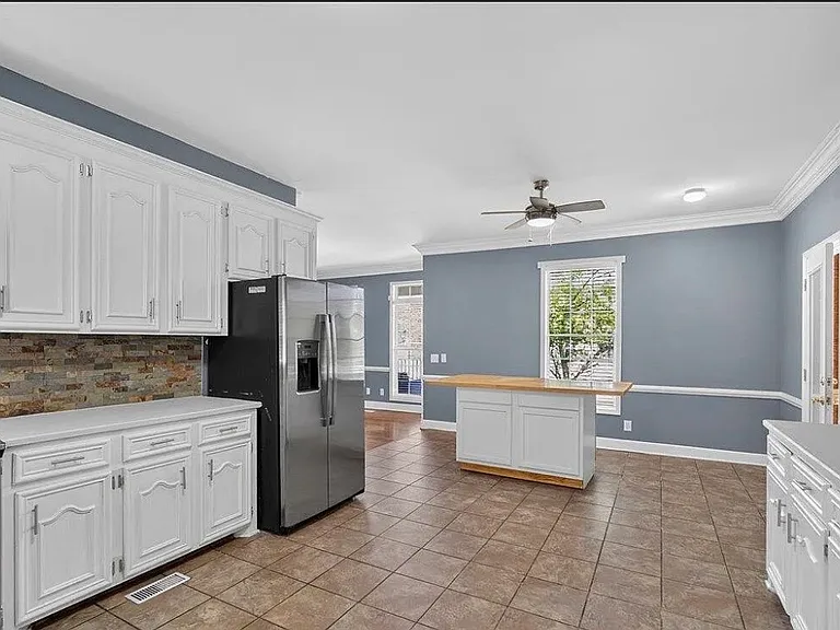 1032 Lynch Rd — Photo 6