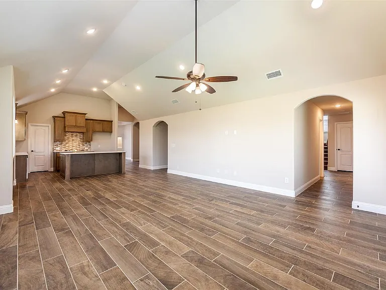 1304 Lancaster Dr — Photo 11