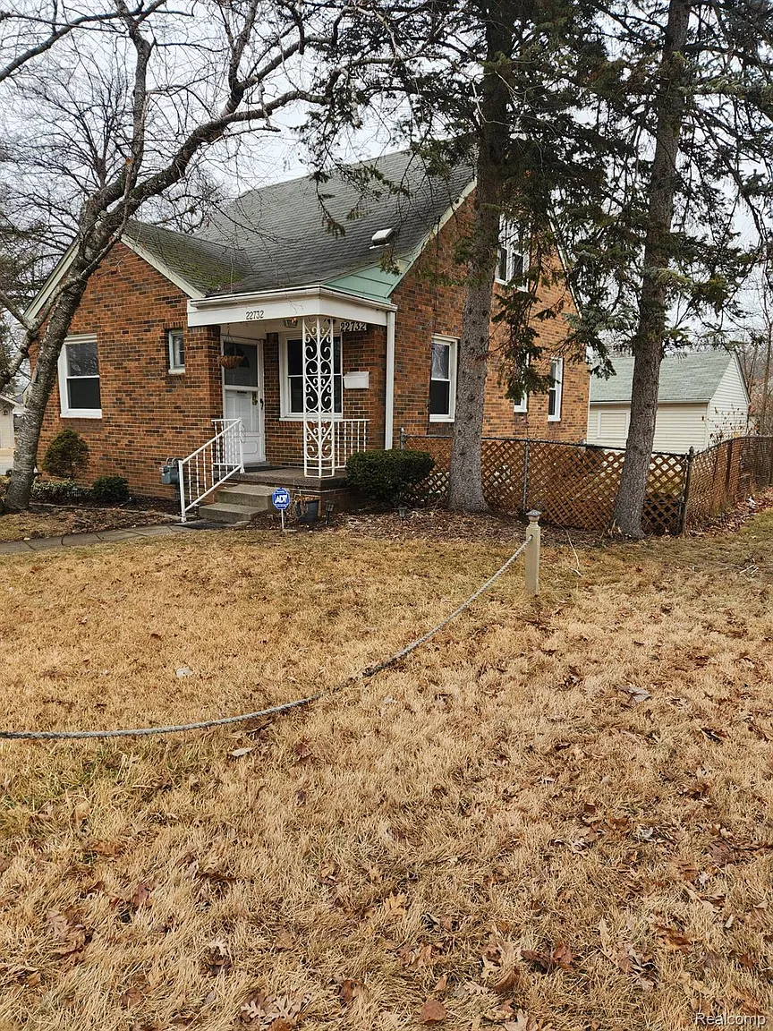 22732 Madison St photo 1