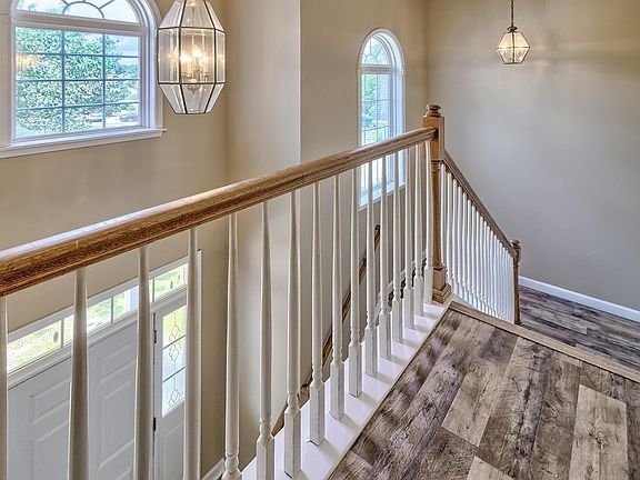 4th image of 136 Mason Ridge Cir