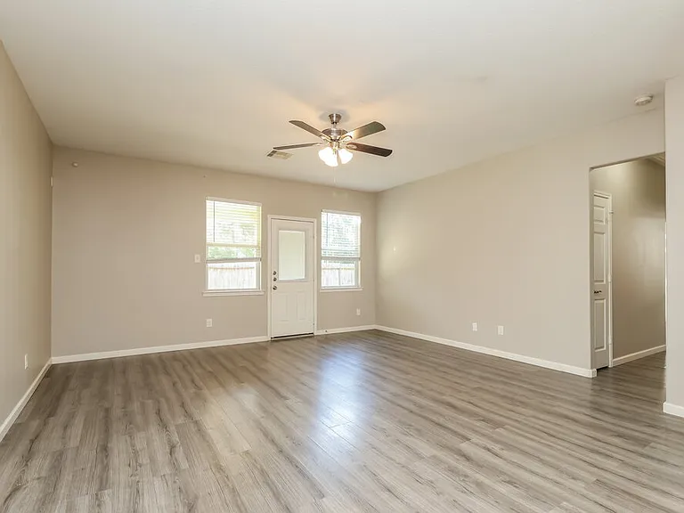 443 Oak Chase Dr — Photo 3