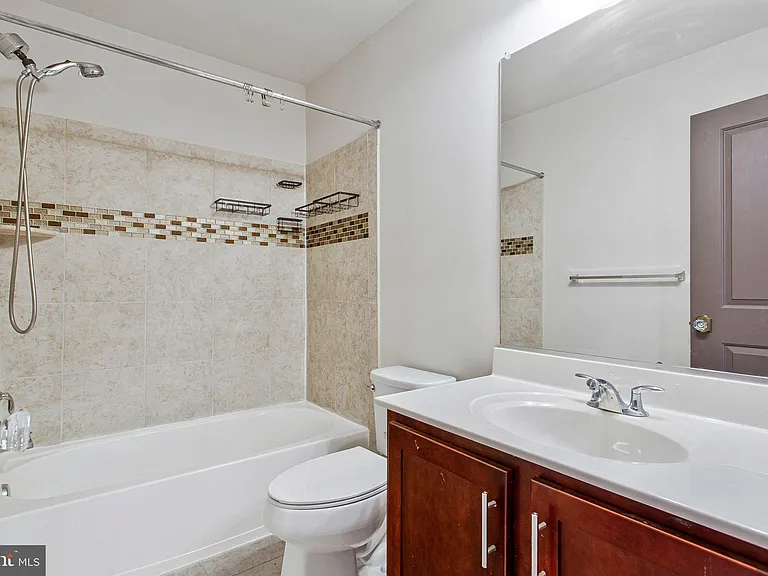 703 Skippers Ln — Photo 33