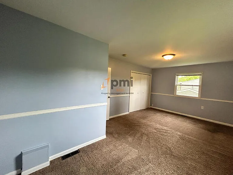 385 Briarwood Dr — Photo 7