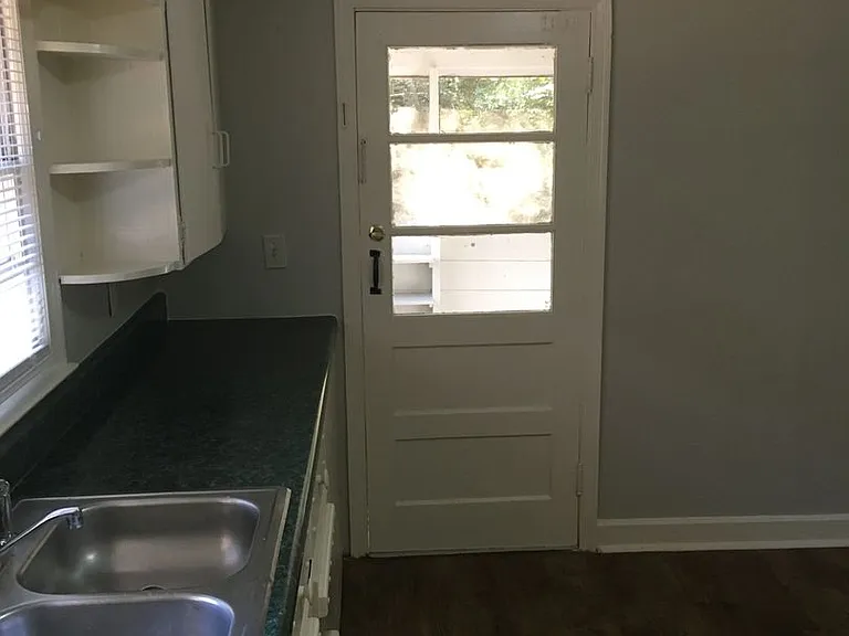 423 Wilshire Rd NE — Photo 15