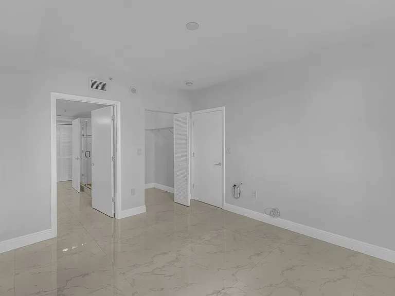 3020 NE 32nd St #905 — Photo 34