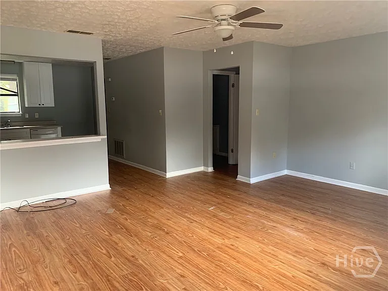 397 Fowler Dr — Photo 3