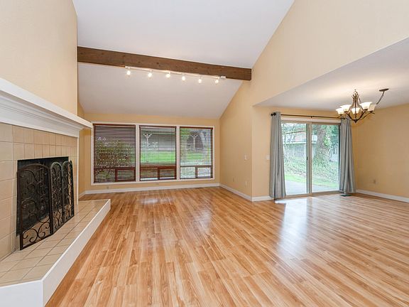 4th image of 5907 159th Ct NE
