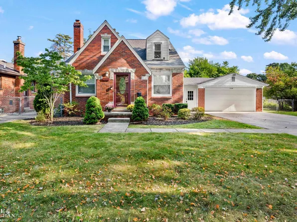 2134 Hawthorne Rd, Grosse Pointe Woods, MI 48236