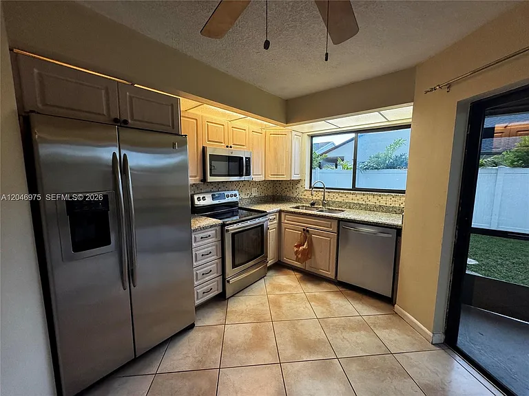 951 SW 109th Ave — Photo 6
