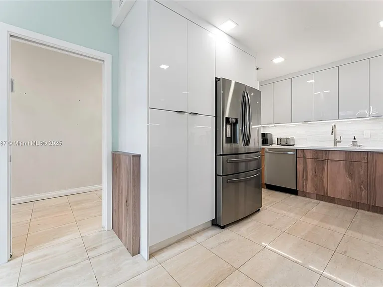 19133 Fisher Island Dr #19133 — Photo 18