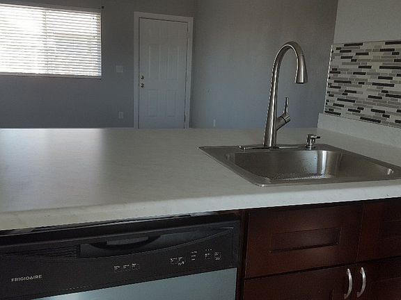 2nd image of 1040 E Fairmount Ave APT 01