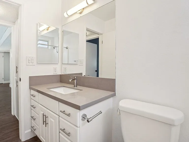 245 South Serrano Ave — Photo 68