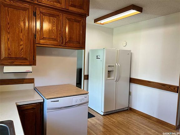 4th image of 50 Calvert Cres