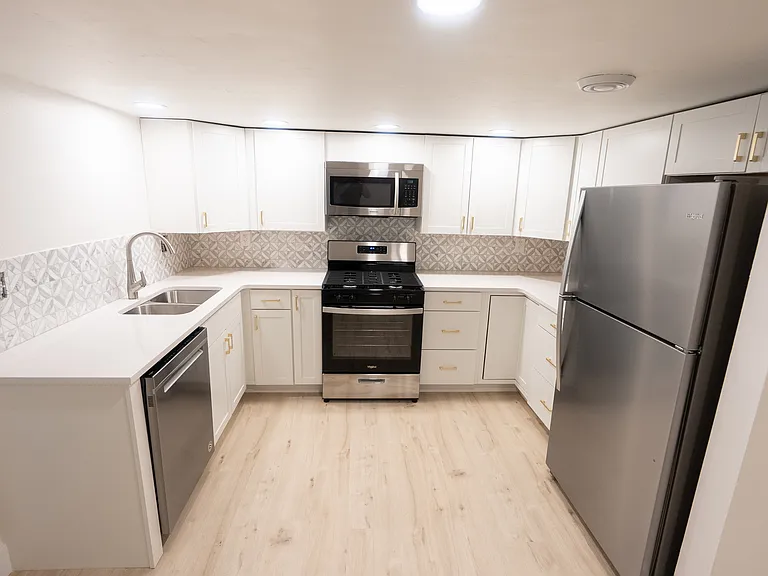 1746 Parkhill Dr #B — Photo 1