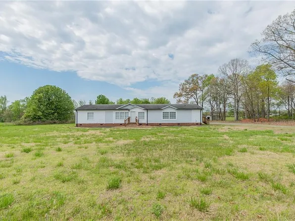 1520 Burgess Rd, Hamptonville, NC 27020