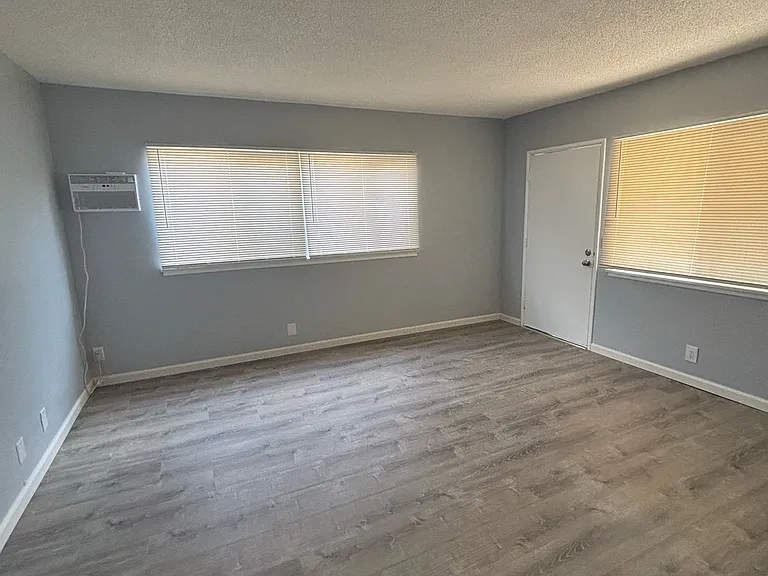 2618 Seaman Ave #2618 — Photo 2