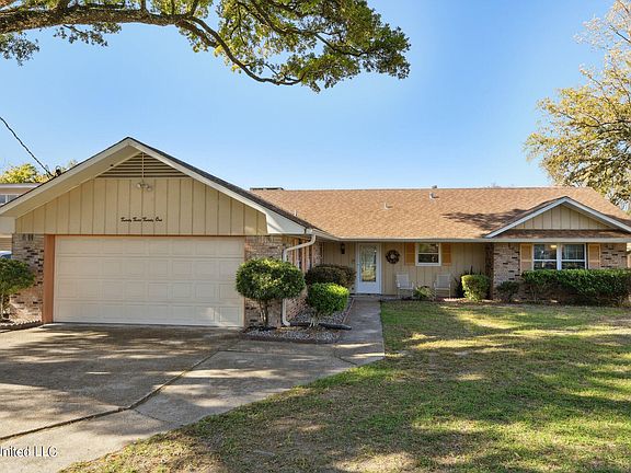 2nd image of 2321 Demaret Dr