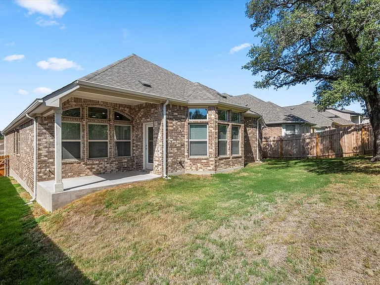 1425 Cole Estates Dr — Photo 5