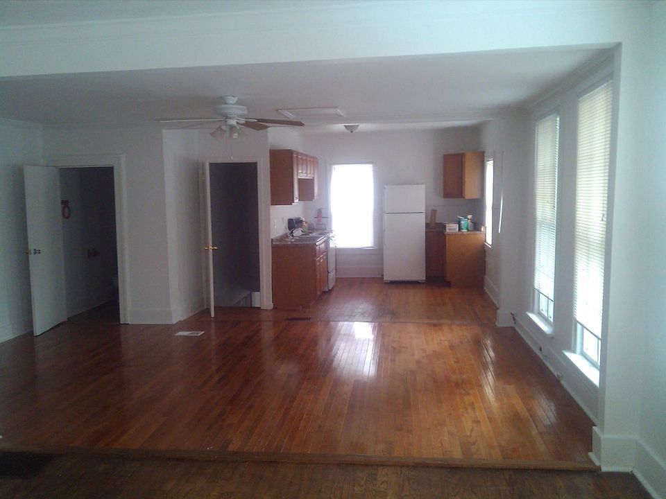 2nd image of 216 Maple St #216