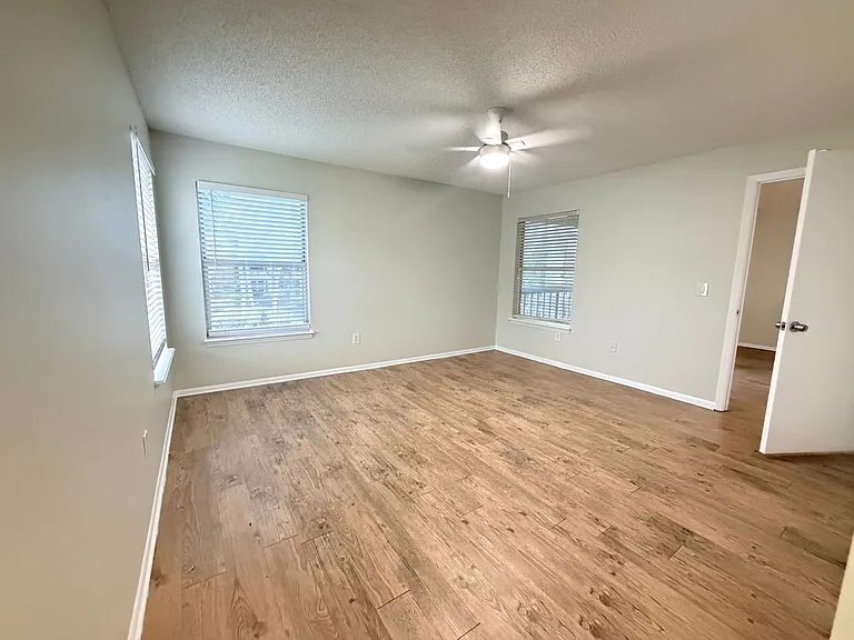 Glenbrooke Apartments — Photo 42