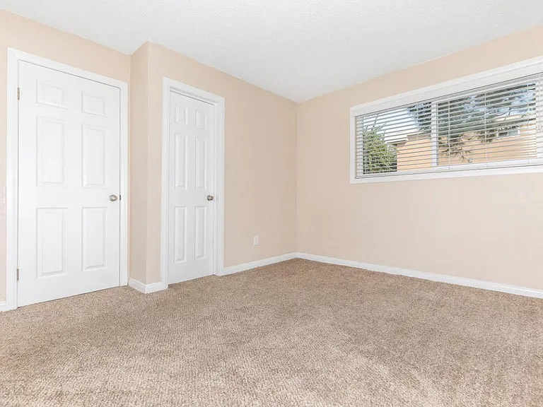 Dorado Plaza Apartments — Photo 46