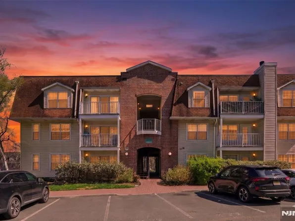 400 Crown Ct APT 561, Edgewater, NJ 07020