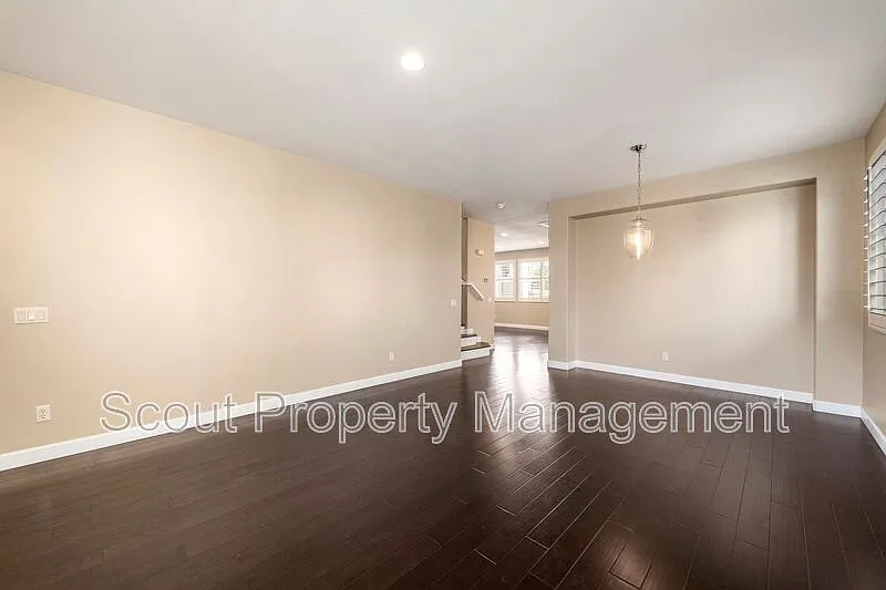 4 bed, 2.5 bath, 2478 sqft, $3,400 — Photo 4