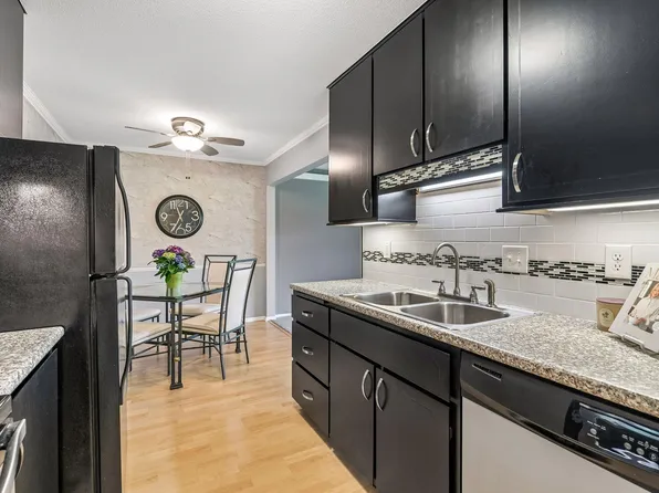 4380 Brookside Ct APT 116, Edina, MN 55436