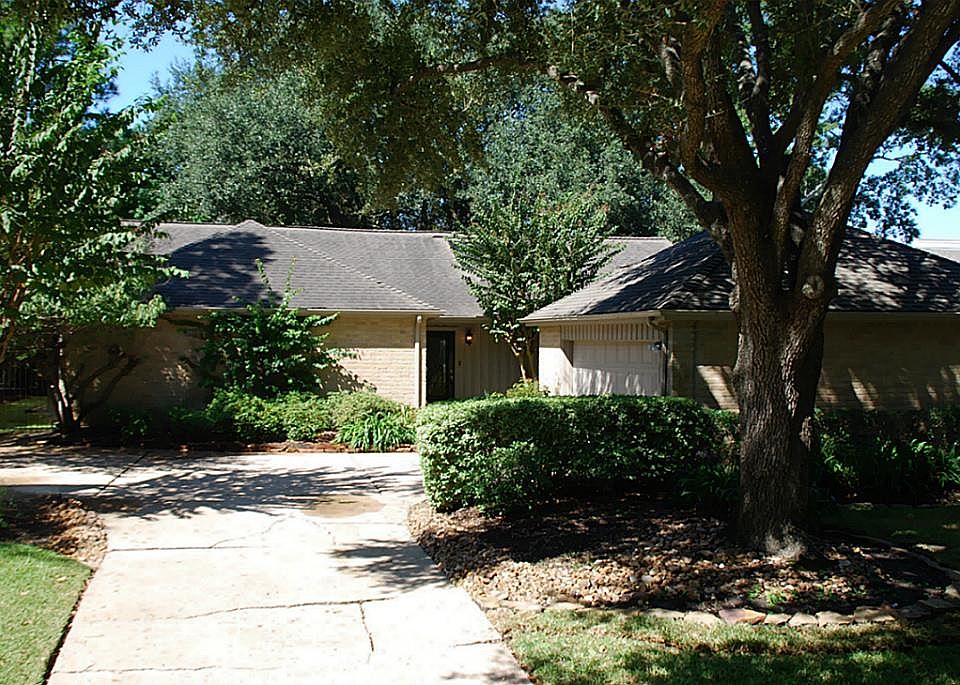 1706 Cherry Bend Dr, Houston, TX 77077 | Zillow