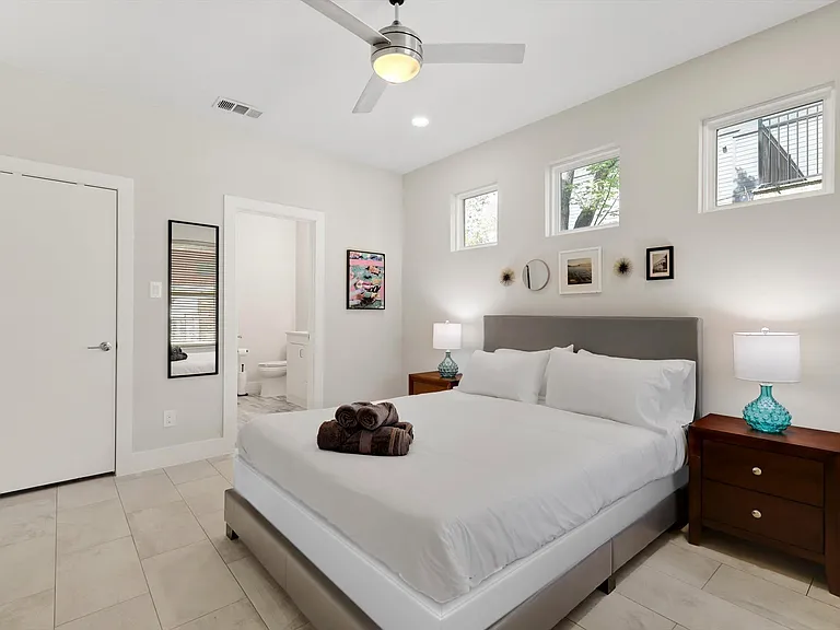 2421 Throckmorton St — Photo 30