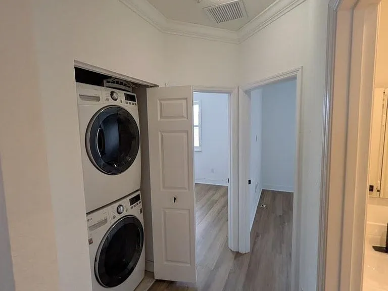 290 NE 5th Ave — Photo 10