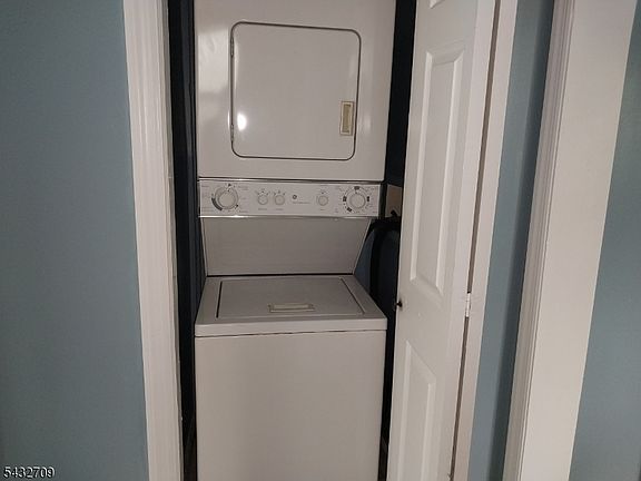 5th image of 681 S 11th St Floor 1