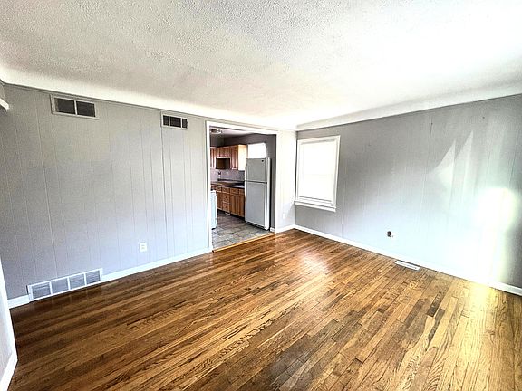 2nd image of 15101 Harrison St