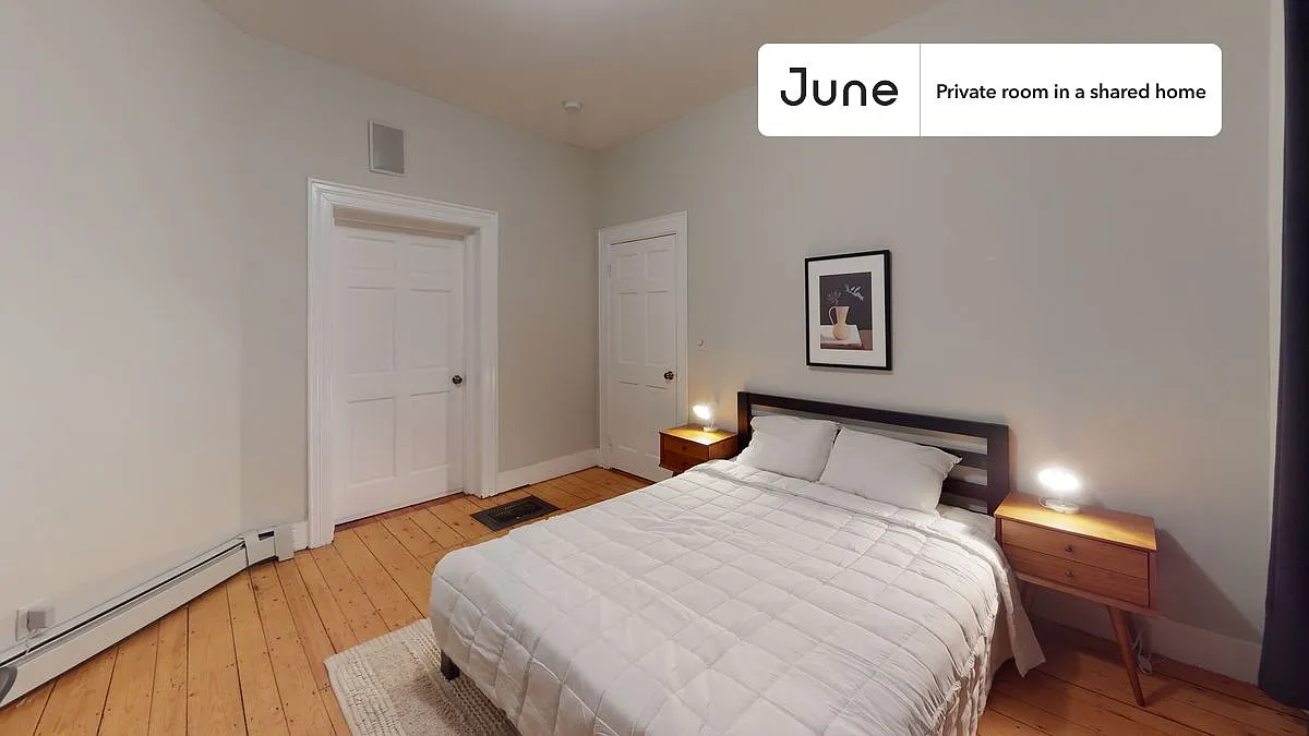 Queen bedroom in 3 bed/2 bath home in Central Square (Cambridge) #951 C — Photo 1