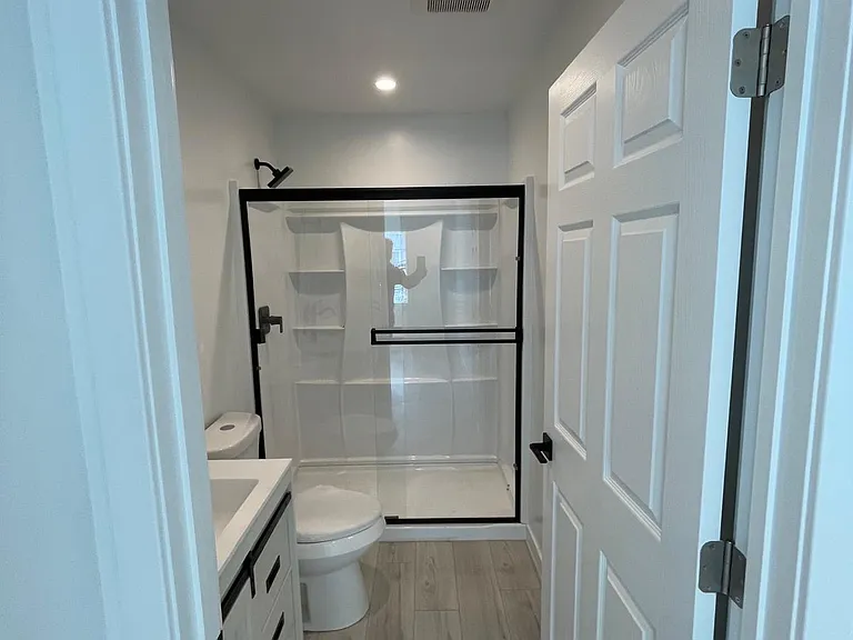 187 W Sidlee St #A — Photo 9