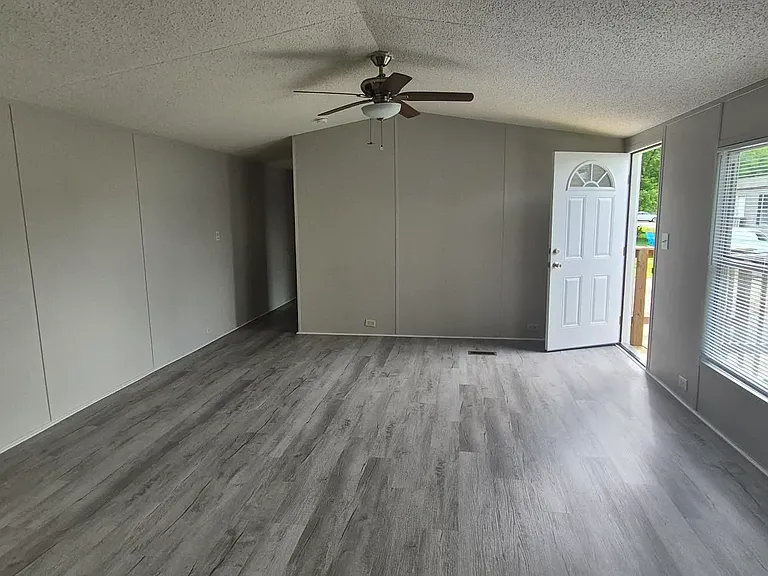 196 Riviera Courts Dr — Photo 4