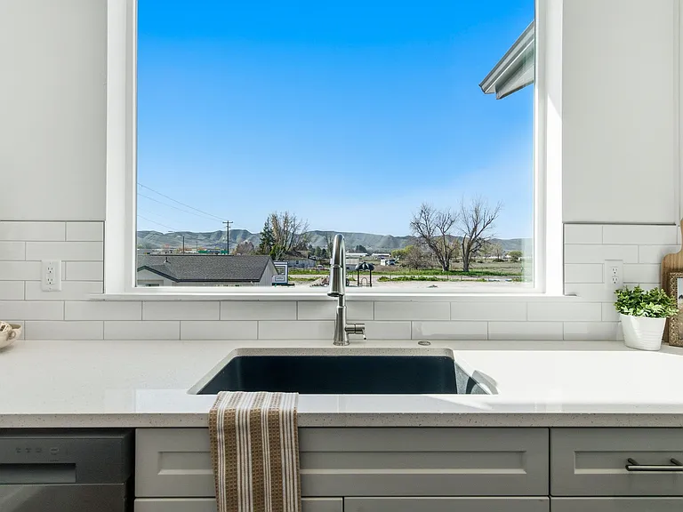 510 Diamond Ln — Photo 21