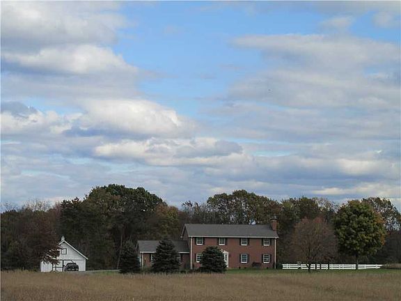 4th image of 141 Country Ln