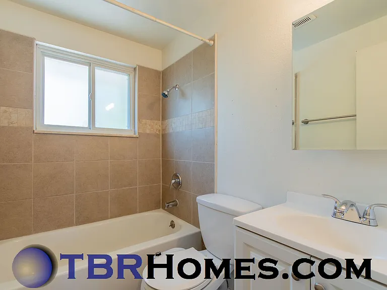 2340 W Harvard Ave — Photo 9