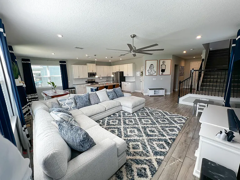 1585 Chelsea Manor Cir — Photo 4