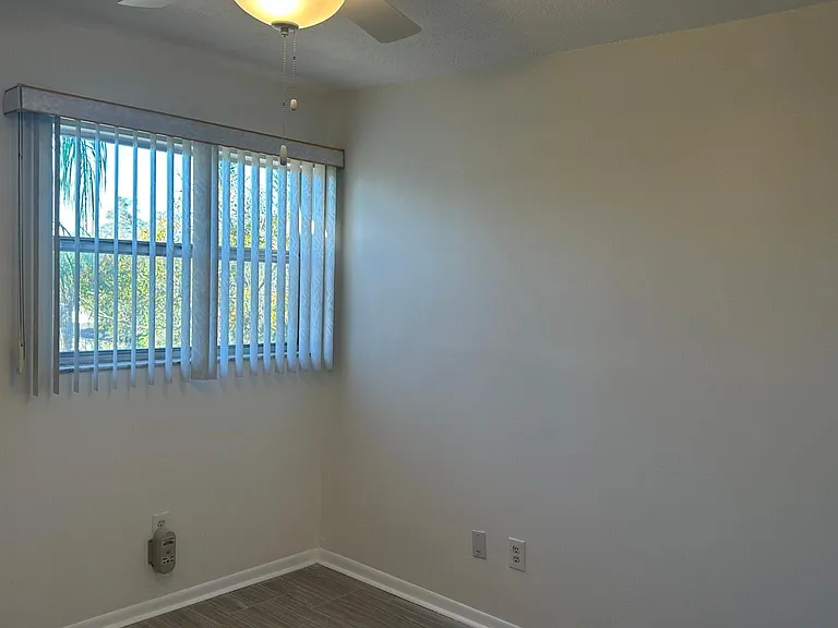 2525 W Bay Dr #E41 — Photo 15