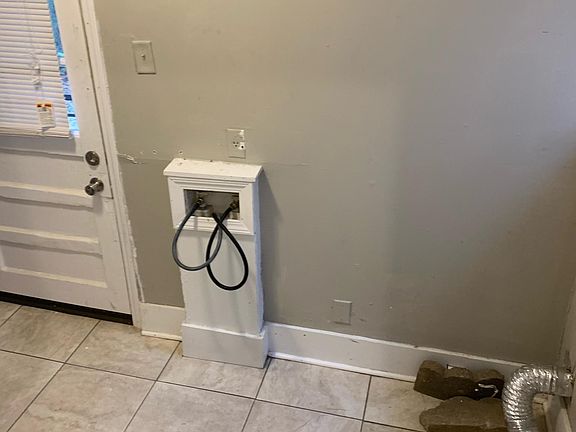 Laundry Room - Washer & Dryer hookup