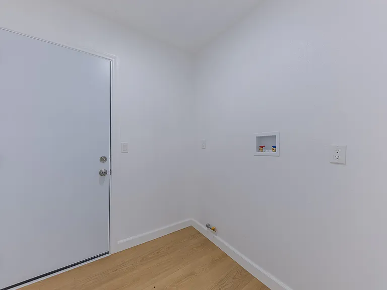 714 Genoa St — Photo 18